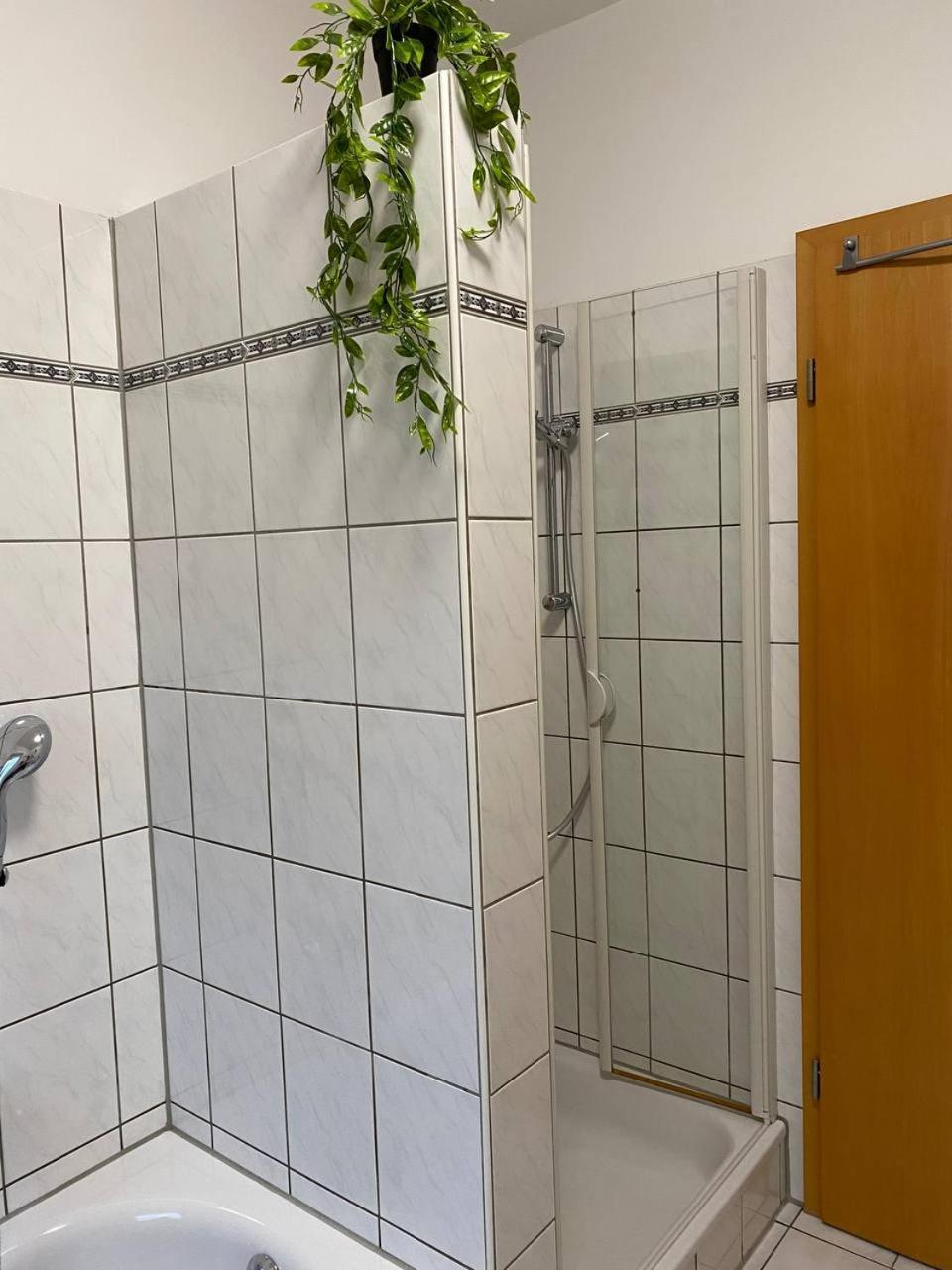 Haus Mit Garten - Kingbett - Wifi - Parkplatz Essen Eksteriør bilde