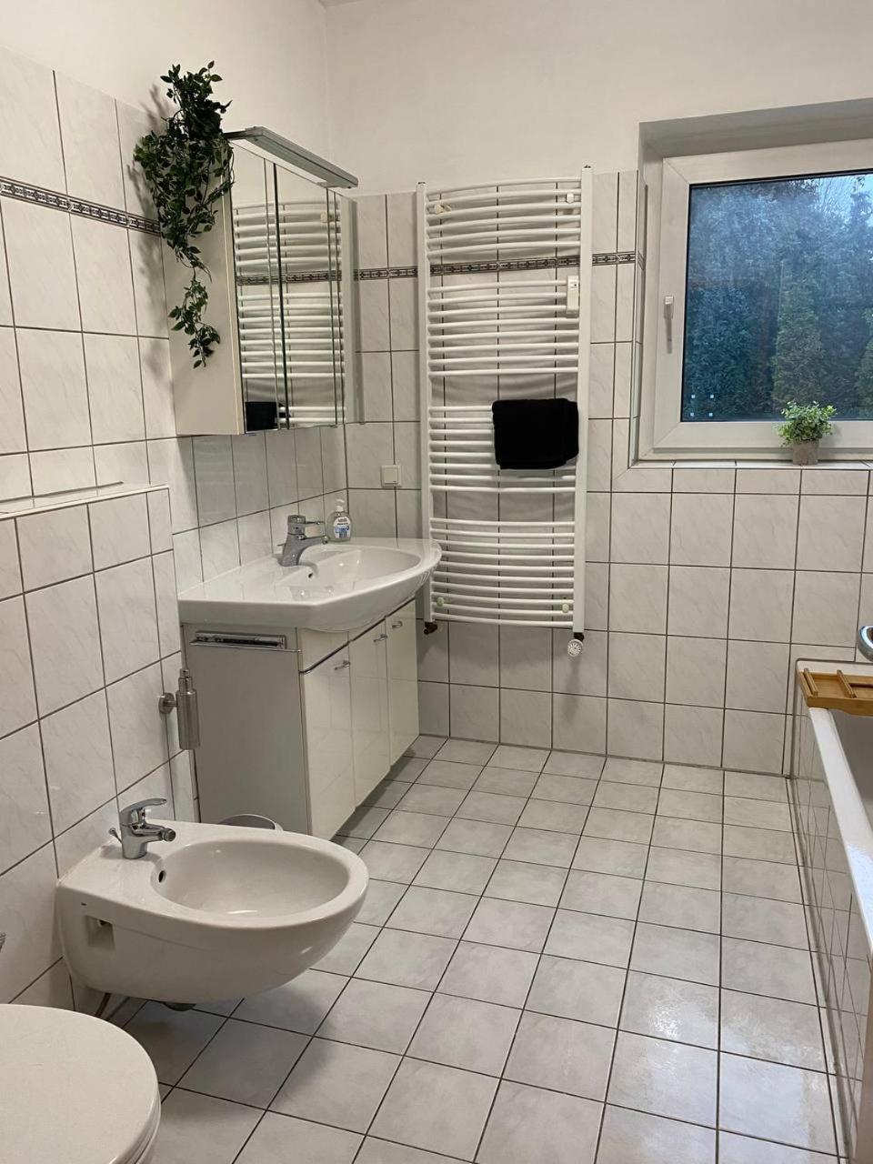 Haus Mit Garten - Kingbett - Wifi - Parkplatz Essen Eksteriør bilde